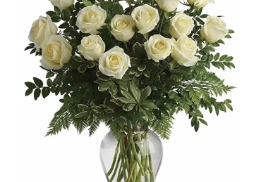 Sympathy Roses in a Glass Vase 600