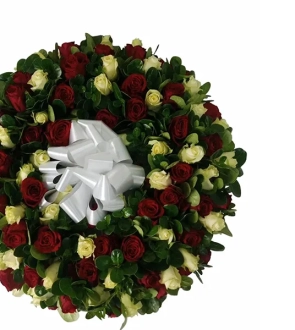 Special Round Wreath 600